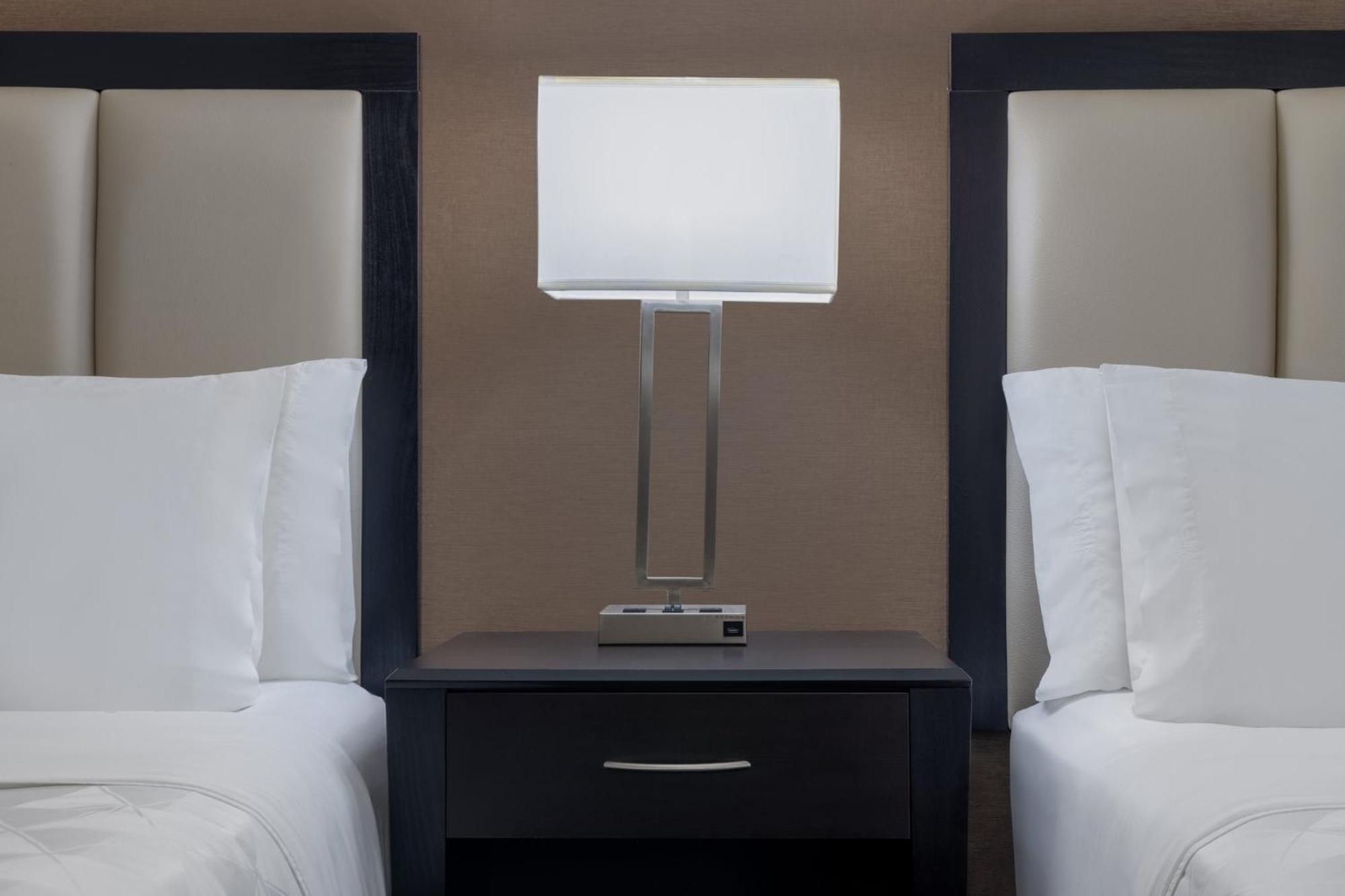 Holiday Inn Des Moines-Airport Conf Center By Ihg Extérieur photo